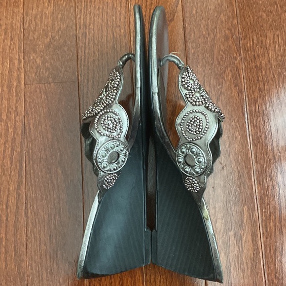 Nina Beaded Medallion Wedge Sandals - Picture 3 of 7